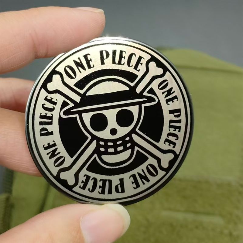 Badge in metallo con teschio p - Model Kit One Piece Bandai recensione e prezzo